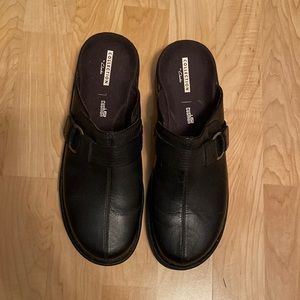 Clarks black clogs